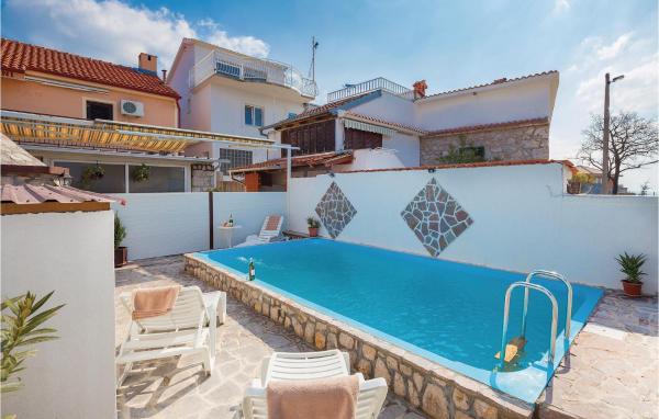 Awesome Home In Jadranovo With Wifi, Забронировать Дом для отпуска Отели Приморско-Горанской жупания с бассейном, Бассейн