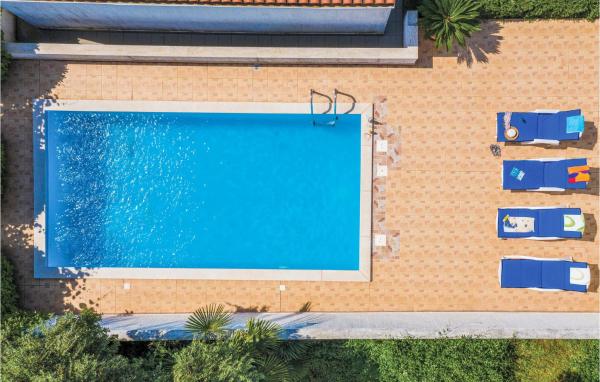 4 Bedroom Pet Friendly Home In Stinjan