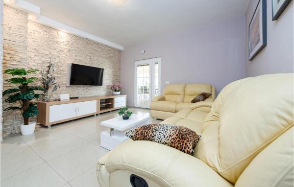 Gorgeous Home In Rovanjska