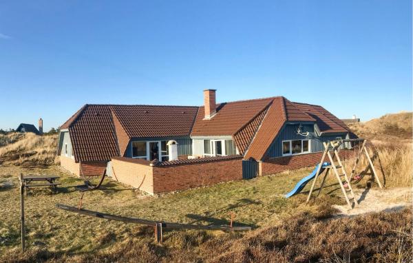 Cozy Home In Hvide Sande With Sauna, Забронировать Дом для отпуска Отели Бьеррегор с бассейном, Бассейн