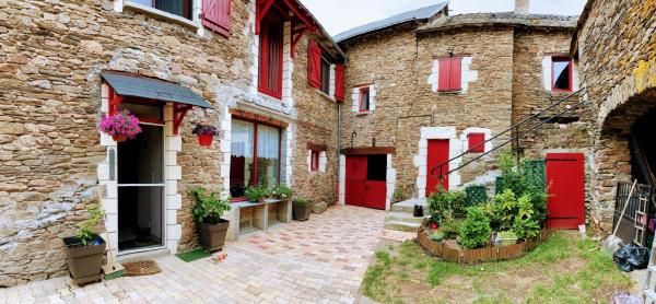 L'Escapade de JOS , chambres et table d'hôte, Забронировать Отель «постель и завтрак» Пон-де-Салар Aveyron