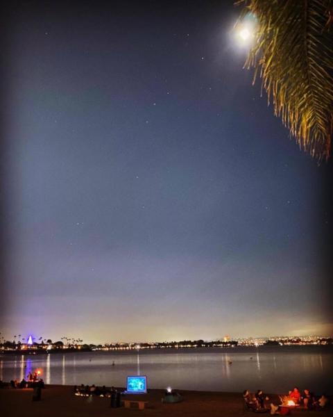 Beach Front Bungalow at Pacific Beach, Забронировать Дом для отпуска Пасифик-Бич , рядом с Пляж Краун-Пойнт-Шорс