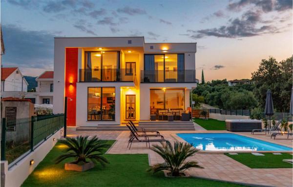 Amazing Home In Drace With Sauna, Забронировать Дом для отпуска Отели Pelješac с парковкой, Парковка