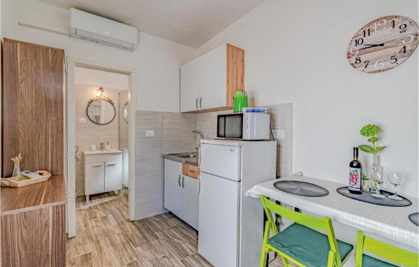 Awesome Home In Potomje With Wifi