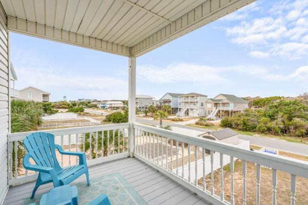 5 Buoys by Oak Island Accommodations, Забронировать Отель Остров Оук Северная Каролина