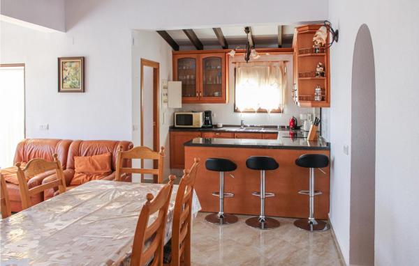 Stunning Home In Tosal