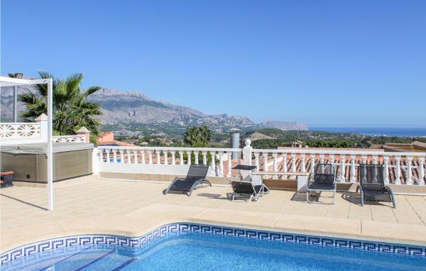 Stunning Home In Tosal