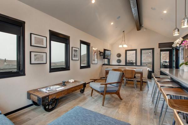 Empire Last Chair 4 Bedroom Townhouse by RedAwning