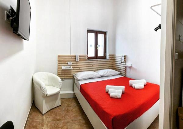 MIRIS home fast and comfortable with self check in 8 minutes walk near Naples airport, 预订 宾馆 那不勒斯 坎帕尼亚大区