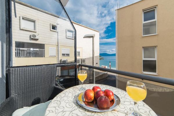 Apartments Mirna Center & Beach, Забронировать  Отели Градац с парковкой, Парковка