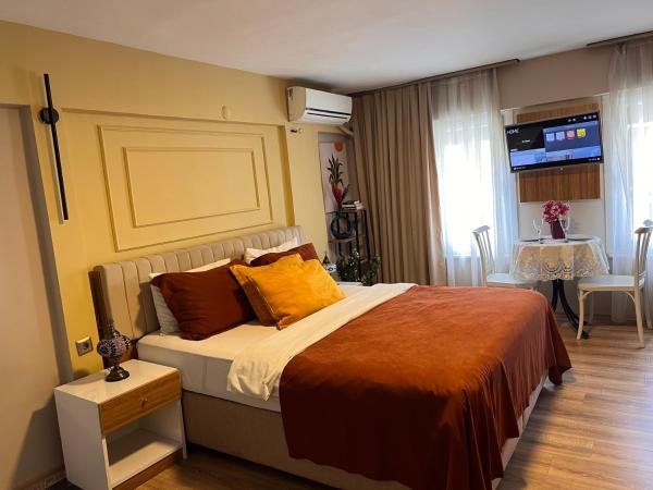 Holy Galata Hotel, Забронировать  Отели Стамбула с парковкой, рядом с Rustem Pasa Mosque, Парковка