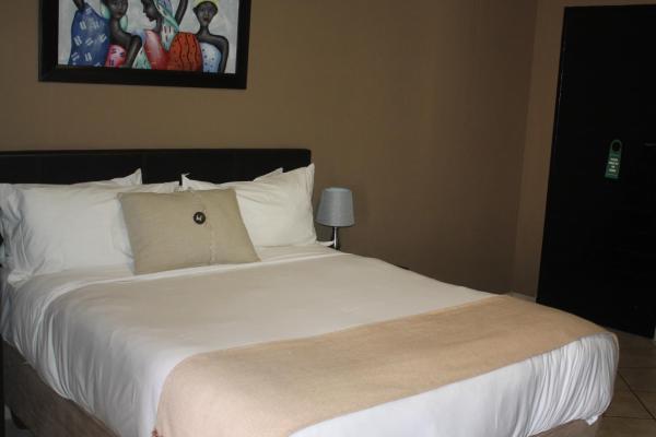 Sleep-Time Guest Lodge