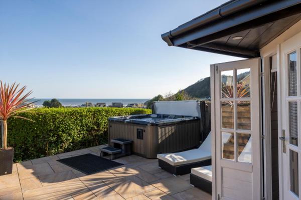 Pendine Sands Edith Villas - a luxury seaside home with beautiful sea views, Забронировать Вилла Пендин Carmarthenshire