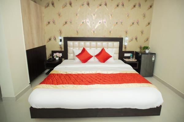 OYO 4429 Vee Suites
