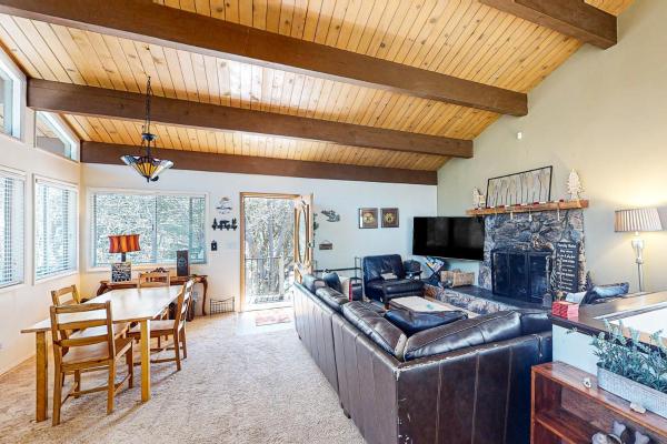 Edelwiess Wonder, Забронировать Дом для отпуска Крестлайн San Bernardino Mountains