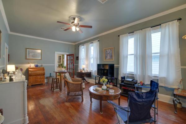 Pet-Friendly Home with Yard 3 Mi to Dtwn Houston!
