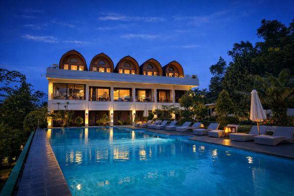 Nirvana Hotel Resort Tetebatu