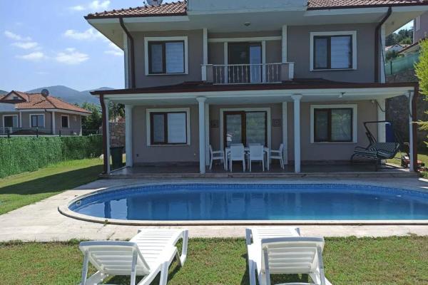 Full Müstaki̇l Göl Manzarali Havuzlu Vi̇lla- Btk03