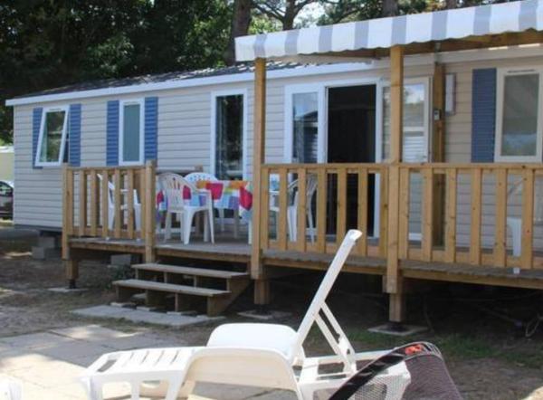 Mobil-home moderne à Saint-Jean-de-Monts avec piscine partagée, Забронировать Дом для отпуска Отели Сен-Жан-де-Мон с парковкой, Парковка