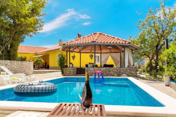 Holiday home in Grizane 39291, Забронировать Дом для отпуска Отели Приморско-Горанской жупания с бассейном, Бассейн