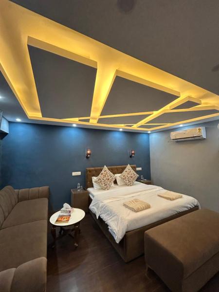 Farmhouse - A Luxury Living, Забронировать  Отели Jammu & Kashmir Ski с парковкой, Парковка