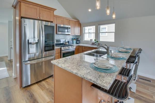 Luxurious Historic Renovated Bungalow DT Rapid City with Private Patio, 预订 度假屋 拉皮德城 黑山国家森林