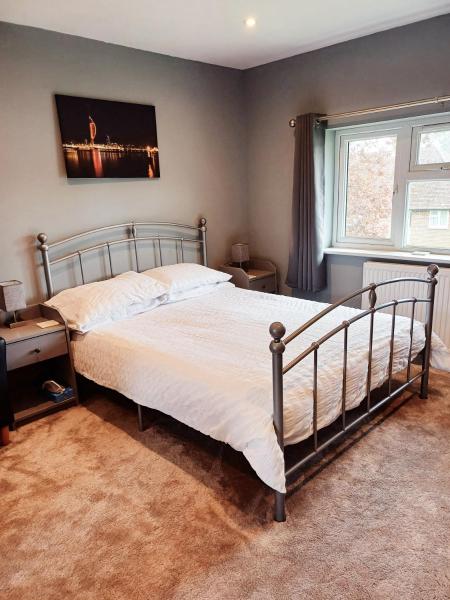 Large double room with spacious ensuite, Забронировать Отель «постель и завтрак» Southbourne Западный Суссекс