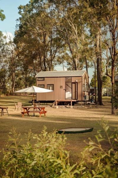 5 Acre Retreat Jimboomba Loft by Tiny Away, Забронировать Дом для отпуска Джимбумба Квинсленд