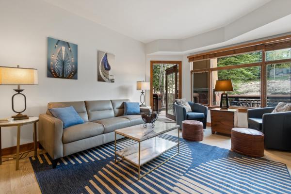 Superior Remodeled Sundial Unit, Ski in Ski Out at Gondola, Pool, Hot Tubs, Condo Nast Winner B224, Забронировать Дом для отпуска Canyons 