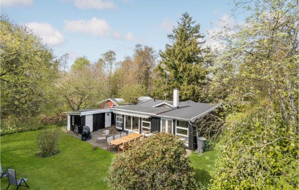 Cozy Home In Dronningmølle With Wifi, Забронировать Дом для отпуска Отели North Zealand с парковкой, Парковка