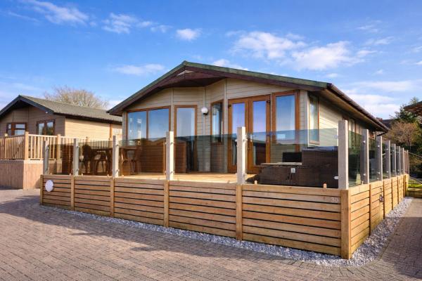 Beautiful 3-bed Coastal Lodge, Забронировать Лодж Уэст-Даун Девон