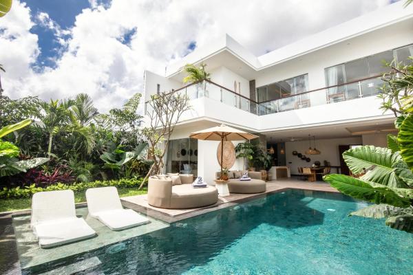 Seaside Luxury 4BR Villa, 400m to Finns, Canggu, Забронировать  Чангу Бадунг