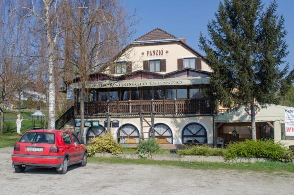 Páhok Vendéglő-Panzió