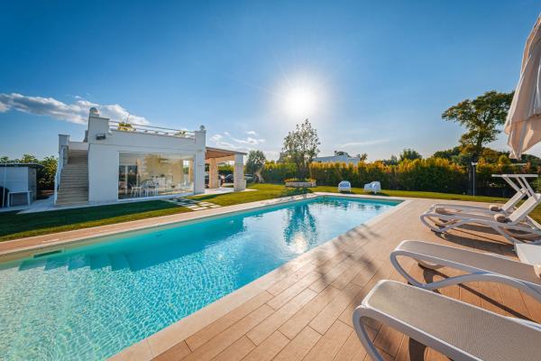 HelloAPULIA Monopoli - Villa Capitolo - Pool, Outdoor Kitchen & Top Beach, Забронировать  Faccia di Trippa Долина Итрии