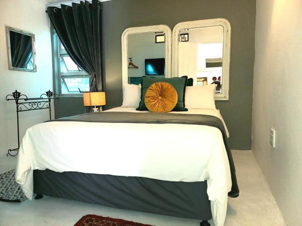 Rock Fig Suite - Villa Roc Guesthouse, Забронировать  Недорогие отели Durban North Coast, недорогие