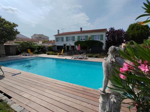 Villa 7 chambres avec grande piscine à 600 m de la plage, Забронировать  Отели Руайян с бассейном, Бассейн