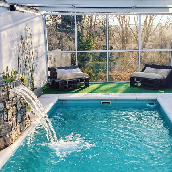 Altos del Pucara Piscina Climatizada vista a las sierras juegos Huerta Orgánica