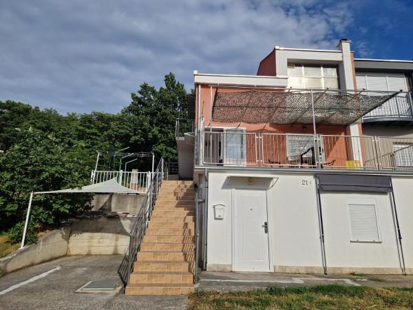 APARTMANI IGERČIĆ, Забронировать  Стиница Ликско-Сеньская жупания, рядом с Stinica Ferry Port
