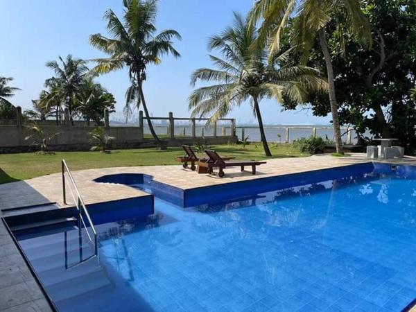 Olivia Bungalow, Забронировать  Отели Ваттала с бассейном, Бассейн