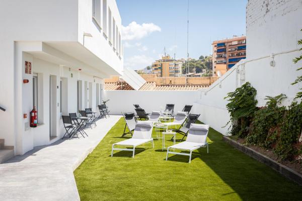 Apartamentos LA PELUSA, Забронировать  Эсте Малага