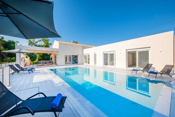 Villa Ami, Roda, Corfu: 10 guests, heated pool, private mini golf, pool table & more, Забронировать  Рода Корфу
