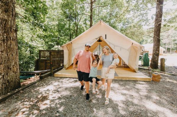 Timberline Glamping at Amicalola Falls, Забронировать Кемпинг Доусонвилл 