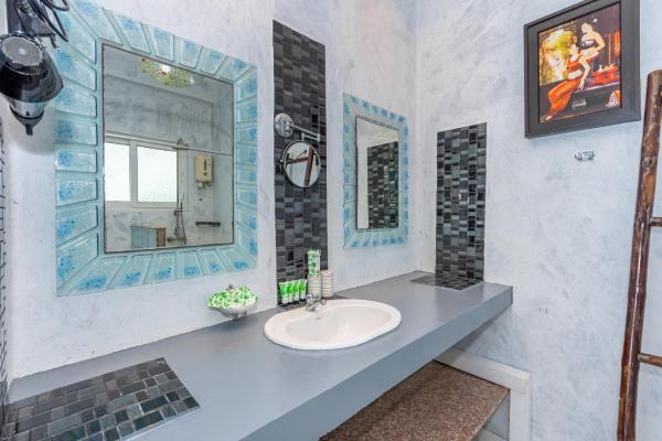 Kata Hill Sea View Hotel