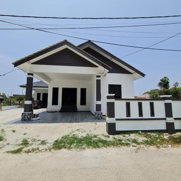 HOMESTAY CIK PHIA, Забронировать  Отели Куала-Тренггану с парковкой, Парковка