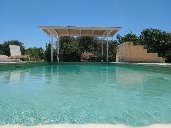 Trullo del Sol, Забронировать  Отели Челье-Мессапика с парковкой, Парковка