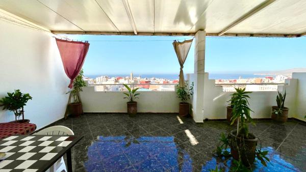 Tamraght surf appartement, Забронировать  Отели Тамрахт-Уздар с парковкой, Парковка