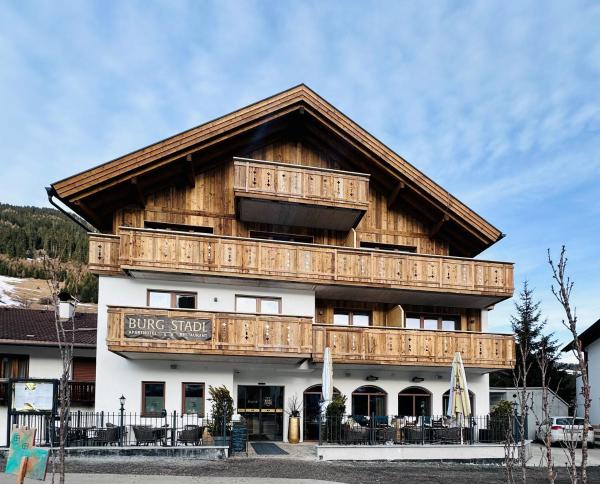 Burgstadl Aparthotel & Restaurant, Забронировать  Отели Тироля с парковкой, Парковка