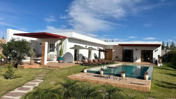 Villa Ehzzara piscine chauffée, Забронировать  Отели Марракеш-Тенсифт-Эль-Хауз с бассейном, Бассейн