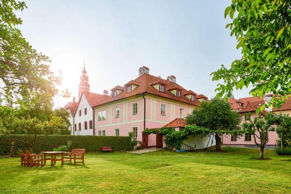 Orangerie Garden by KH
