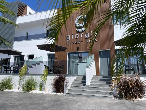 Giorgis Luxury Apartments, Забронировать  Отели Айия-Напа с парковкой, Парковка